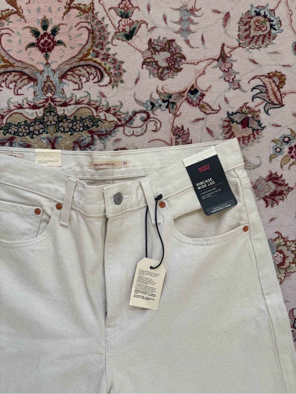 Levi’s Ribcage Wide Leg - Picture 3 of 3